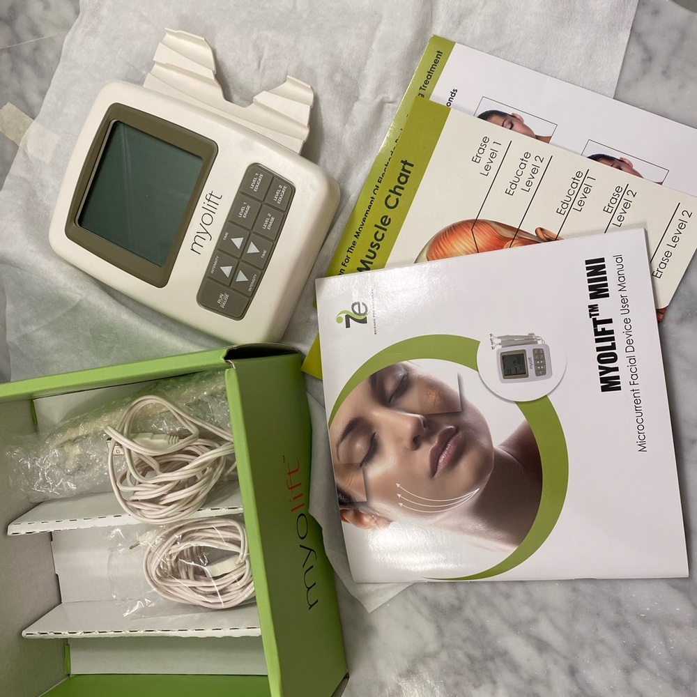 MyoLift Mini Microcurrent Machine - Picture 3 of 10